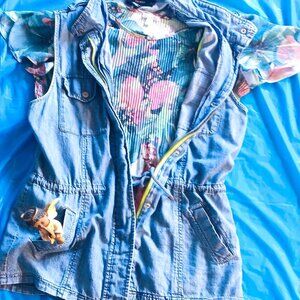 FOREVER 21 DENIM VEST, M, & FLORAL TOP, M